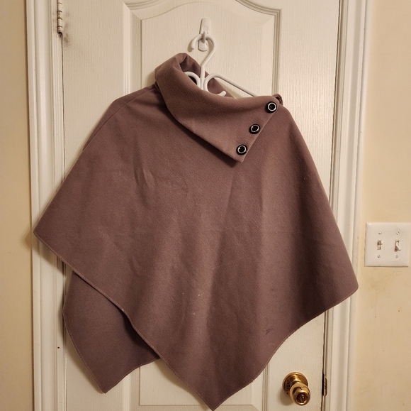 European triangular coat - Picture 2 of 2